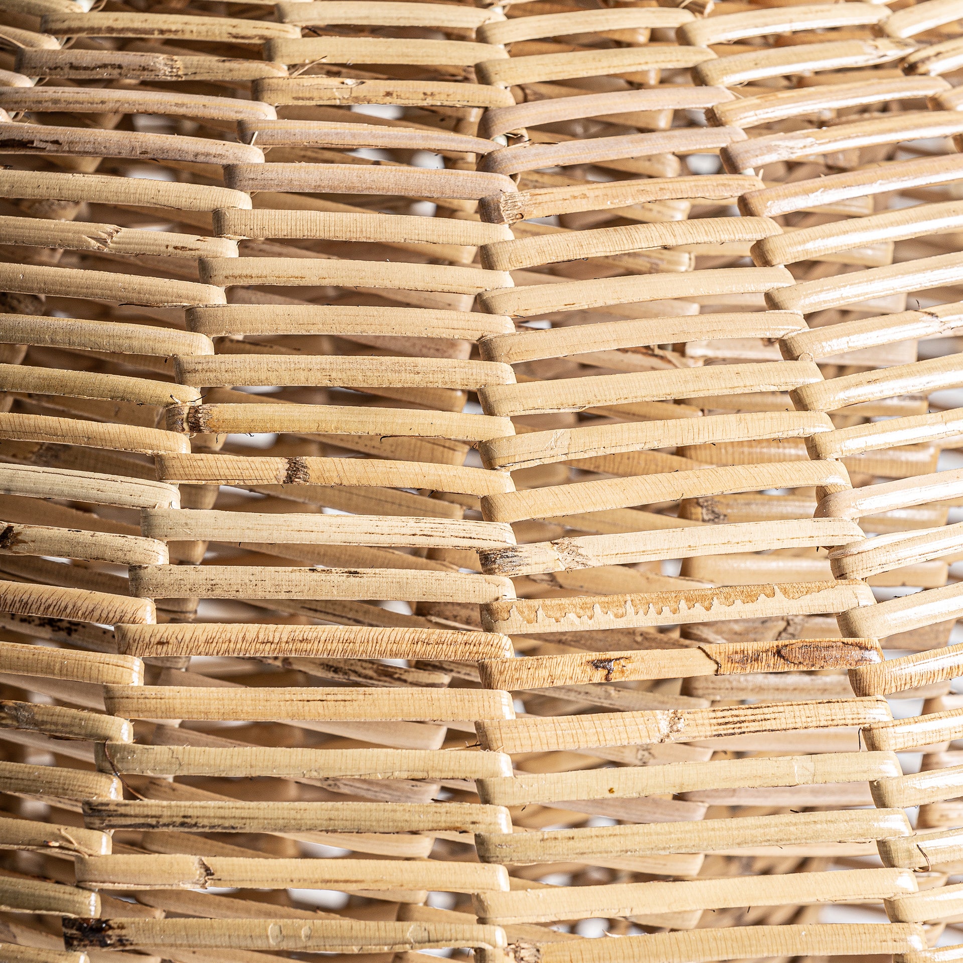 PLISSÉ RATTAN CEILING LAMP