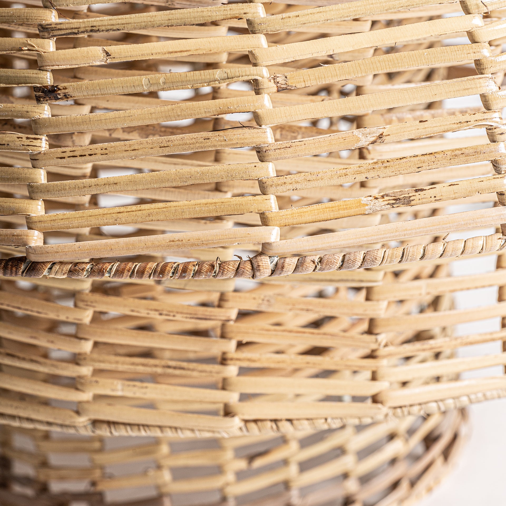 PLISSÉ RATTAN CEILING LAMP