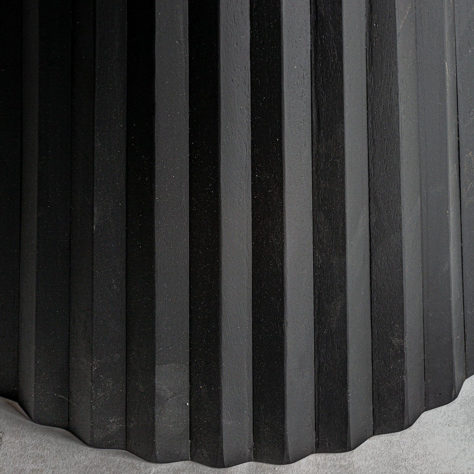 PLISSÉ WOOD DINING TABLE