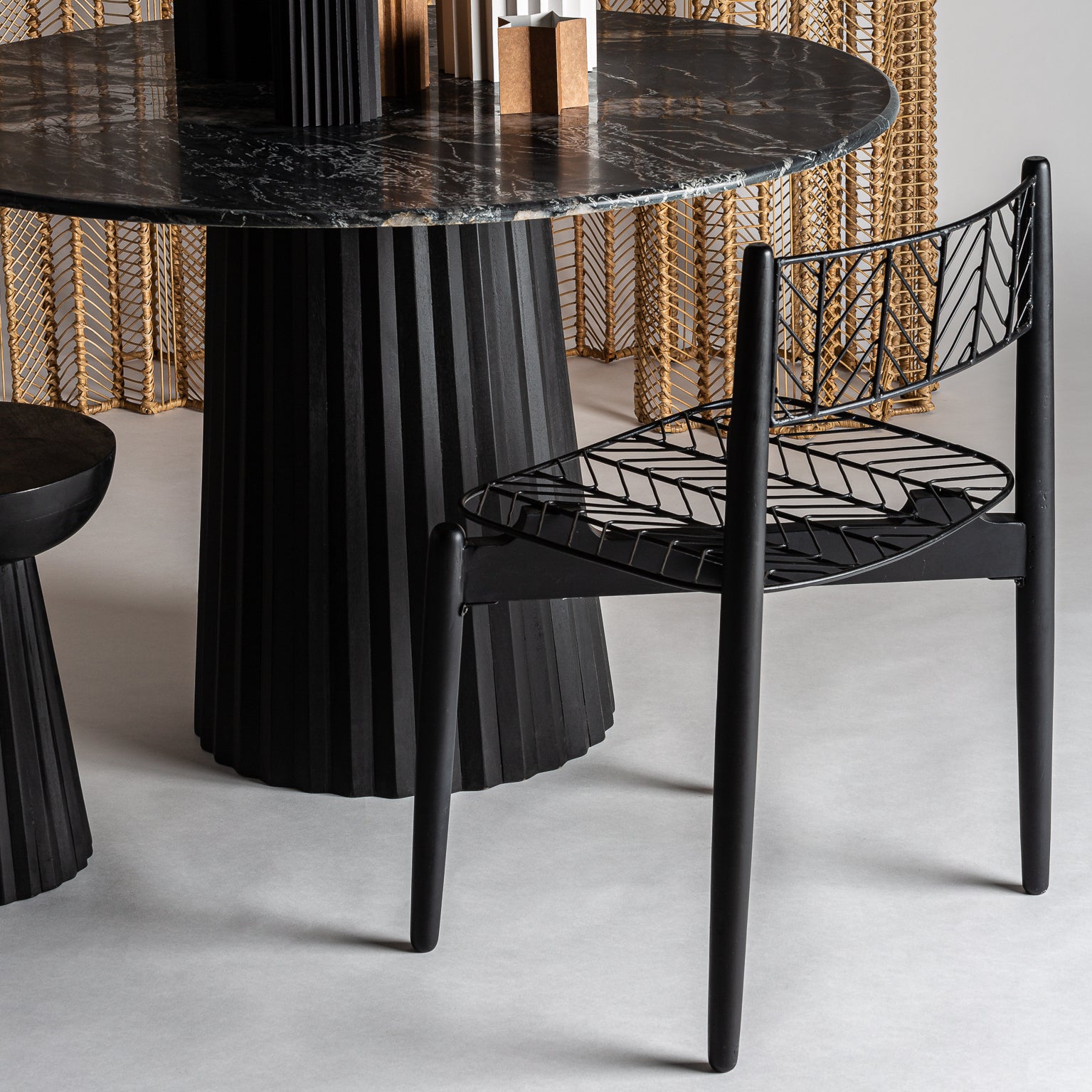 PLISSÉ WOOD DINING TABLE