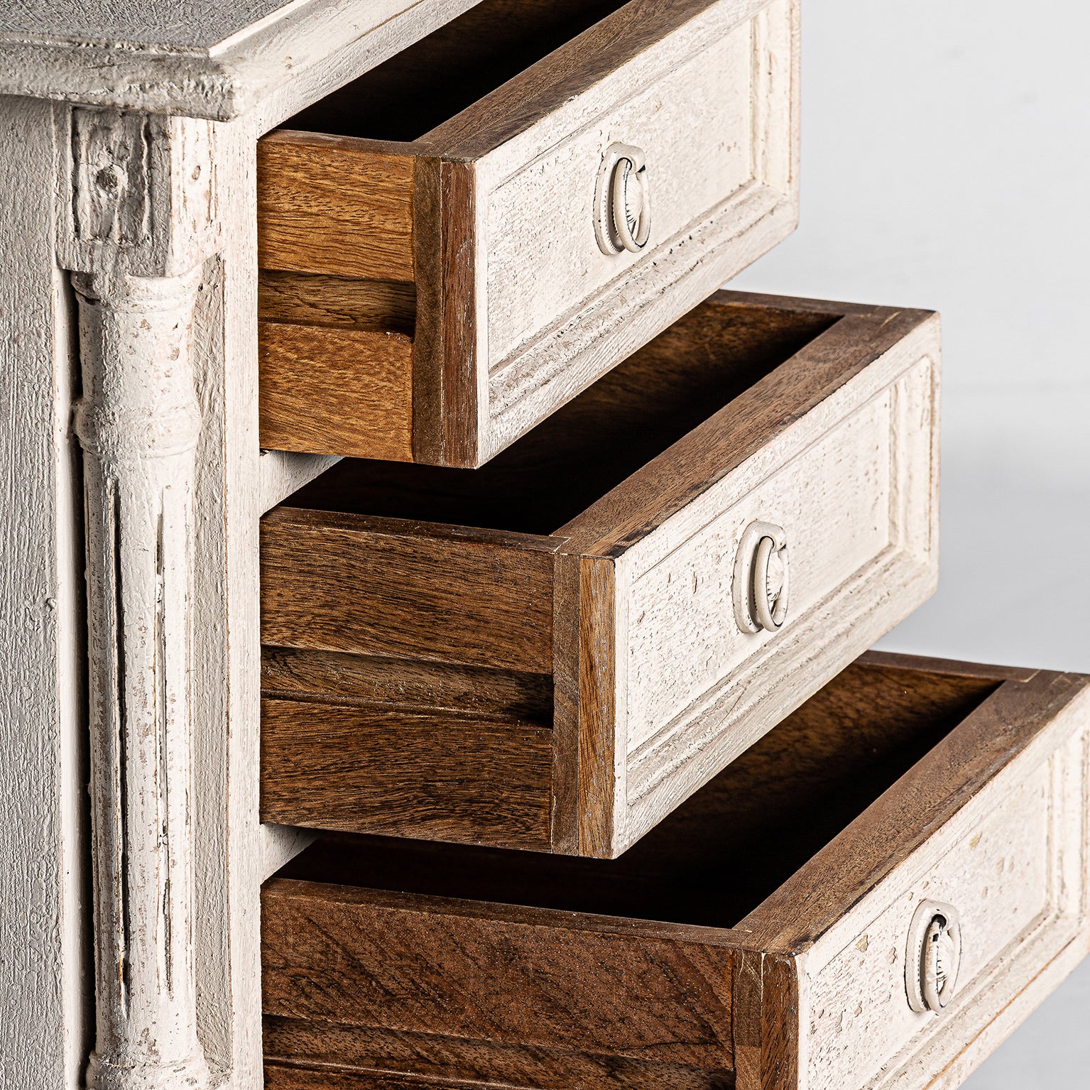 Pisek Mango Wood Bedside Table - Provençal Style