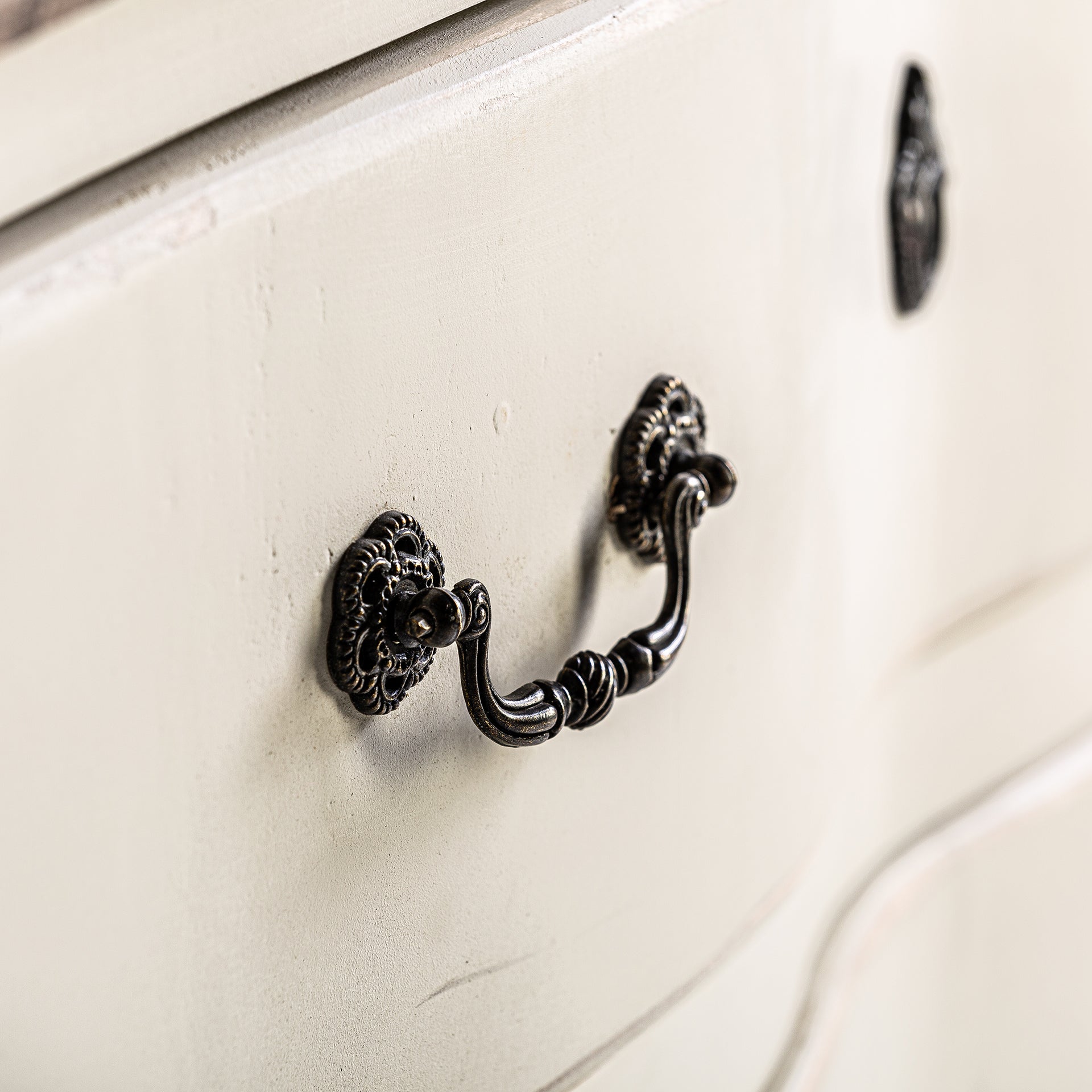 PIVKA CHEST OF DRAWERS