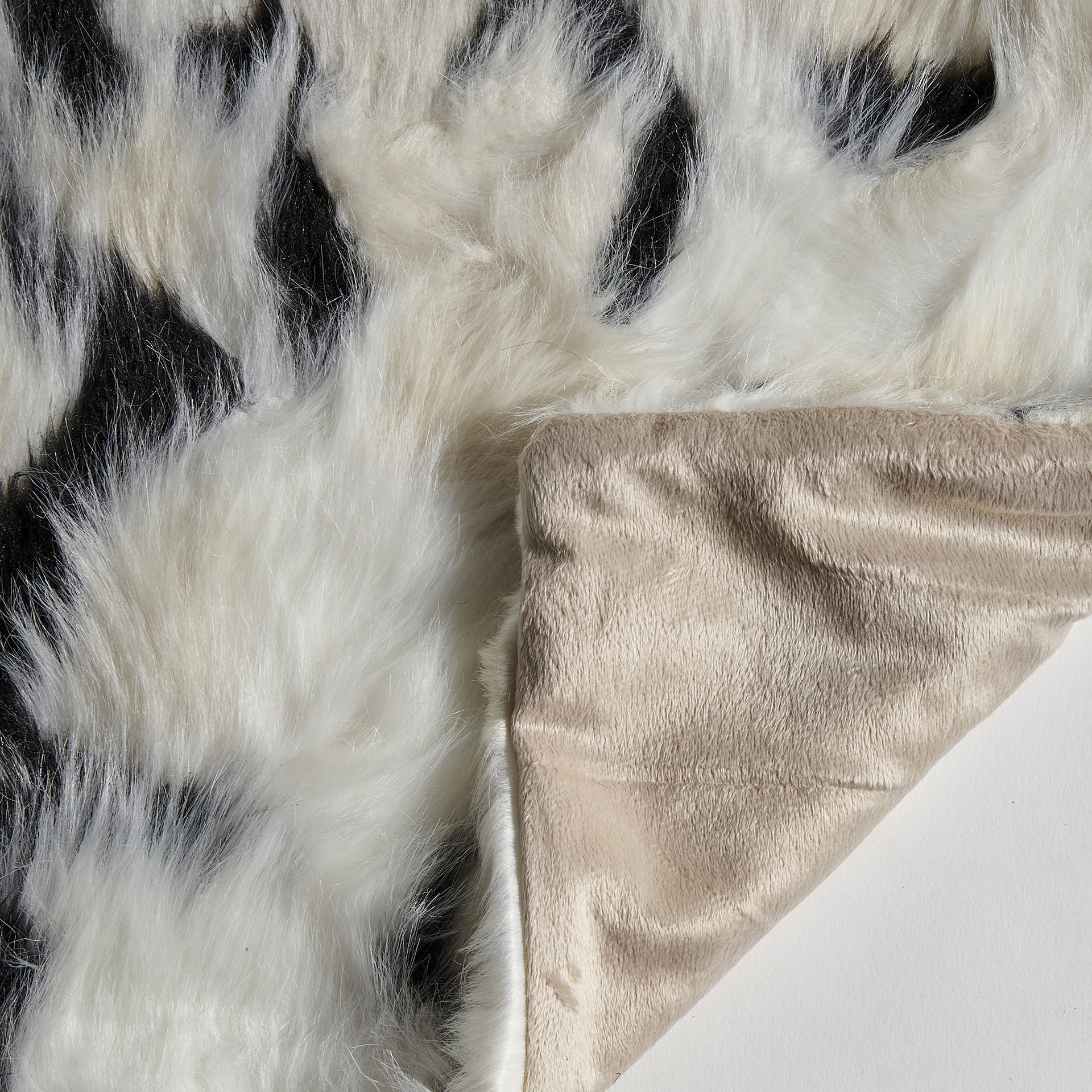 Oso Nordic Microfiber Blanket - Soft White Luxury Throw