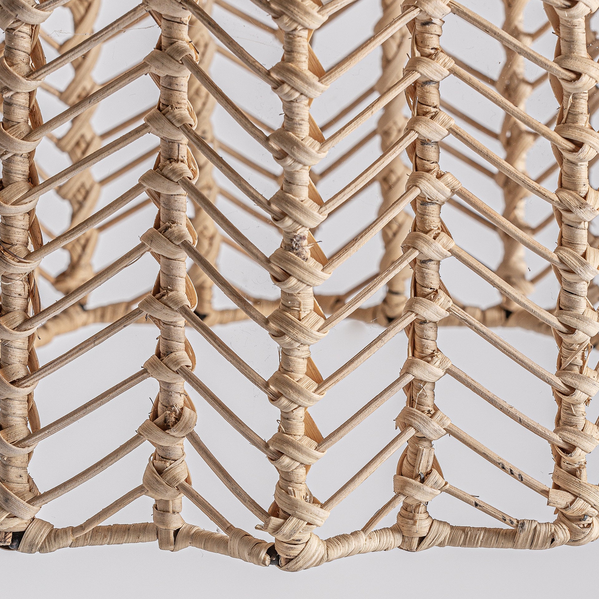 PLISSÉ RATTAN CEILING LAMP