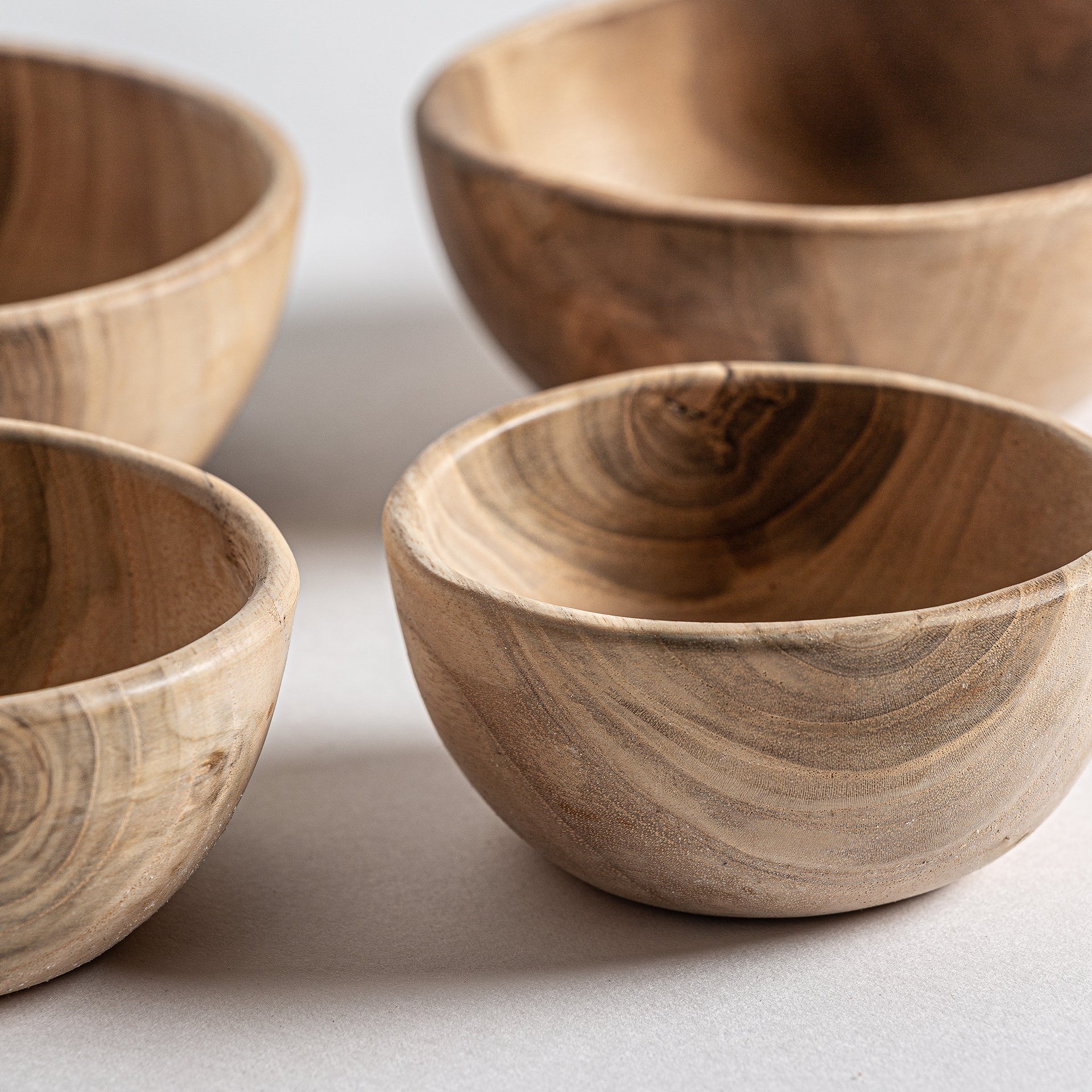 TROPICAL WOOD SERVING BOWLS (SET OF 4)