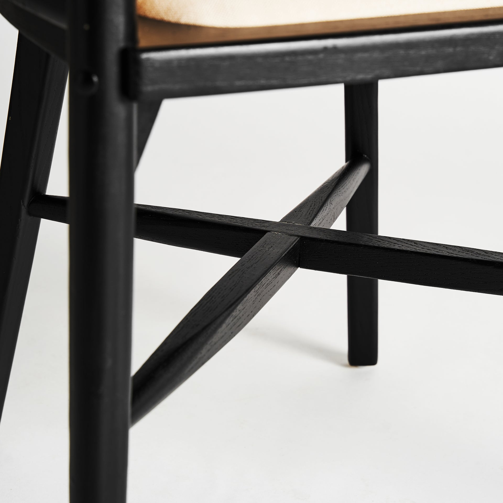 Nuchis Contemporary Birch Armchair – Black & Linen