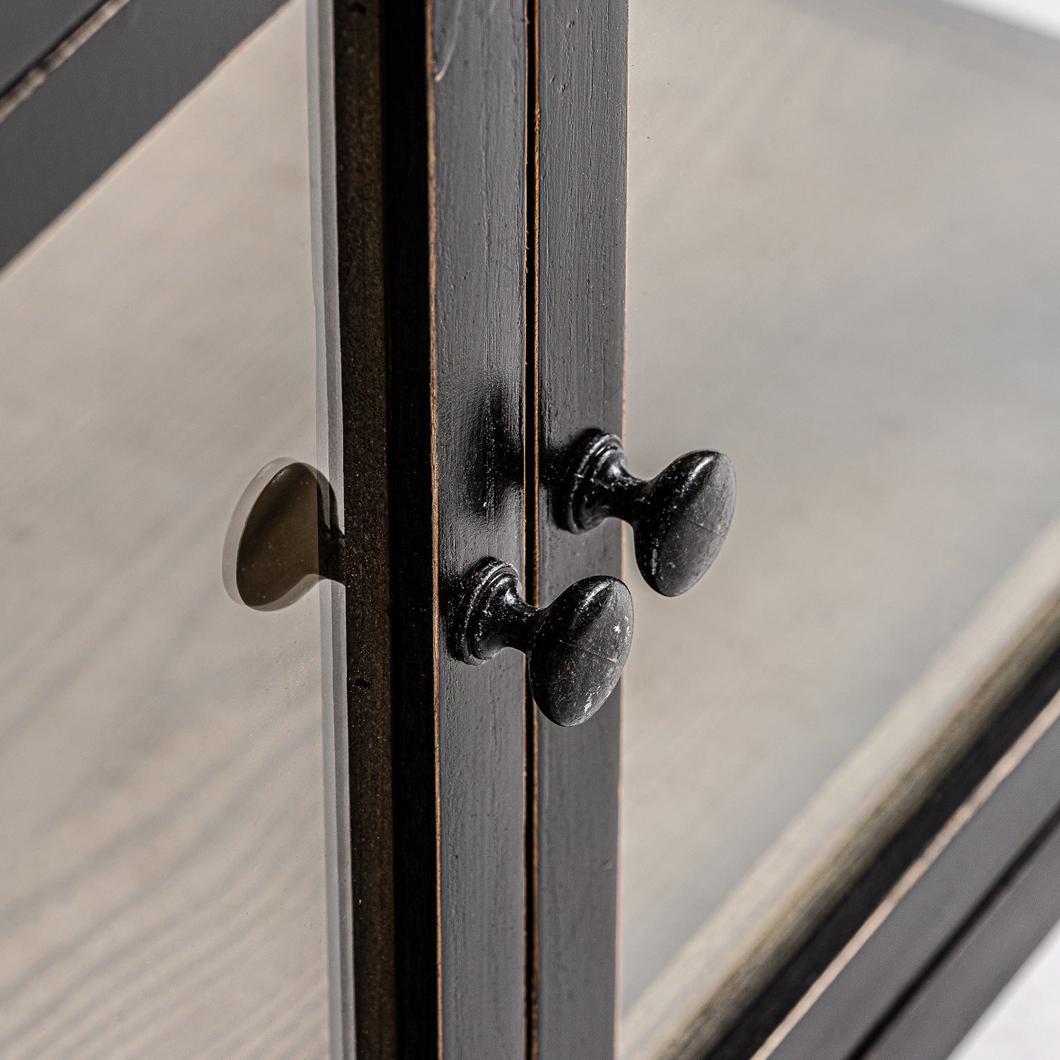 BERN MODULAR DISPLAY CABINET