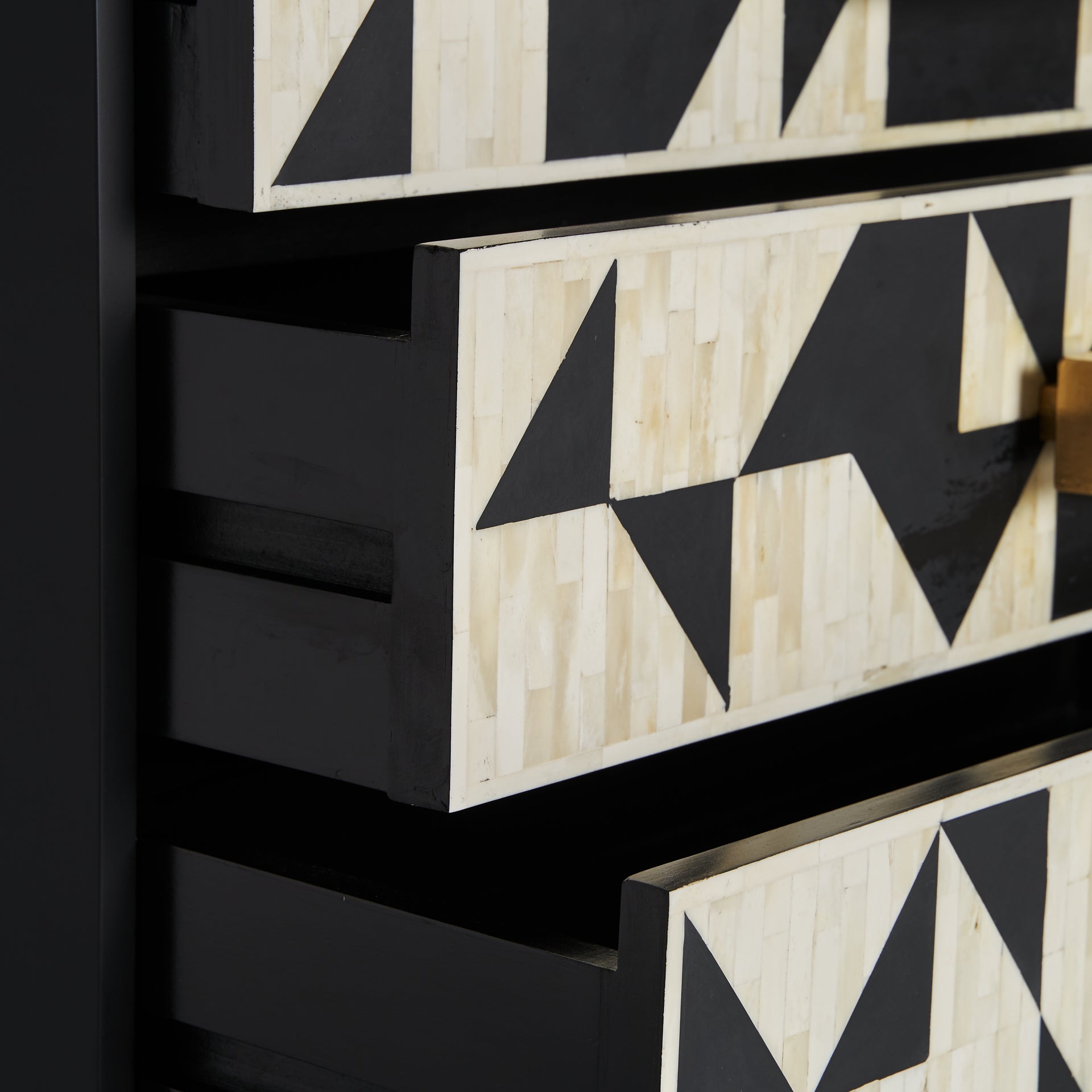 SENJ CHEST OF DRAWERS