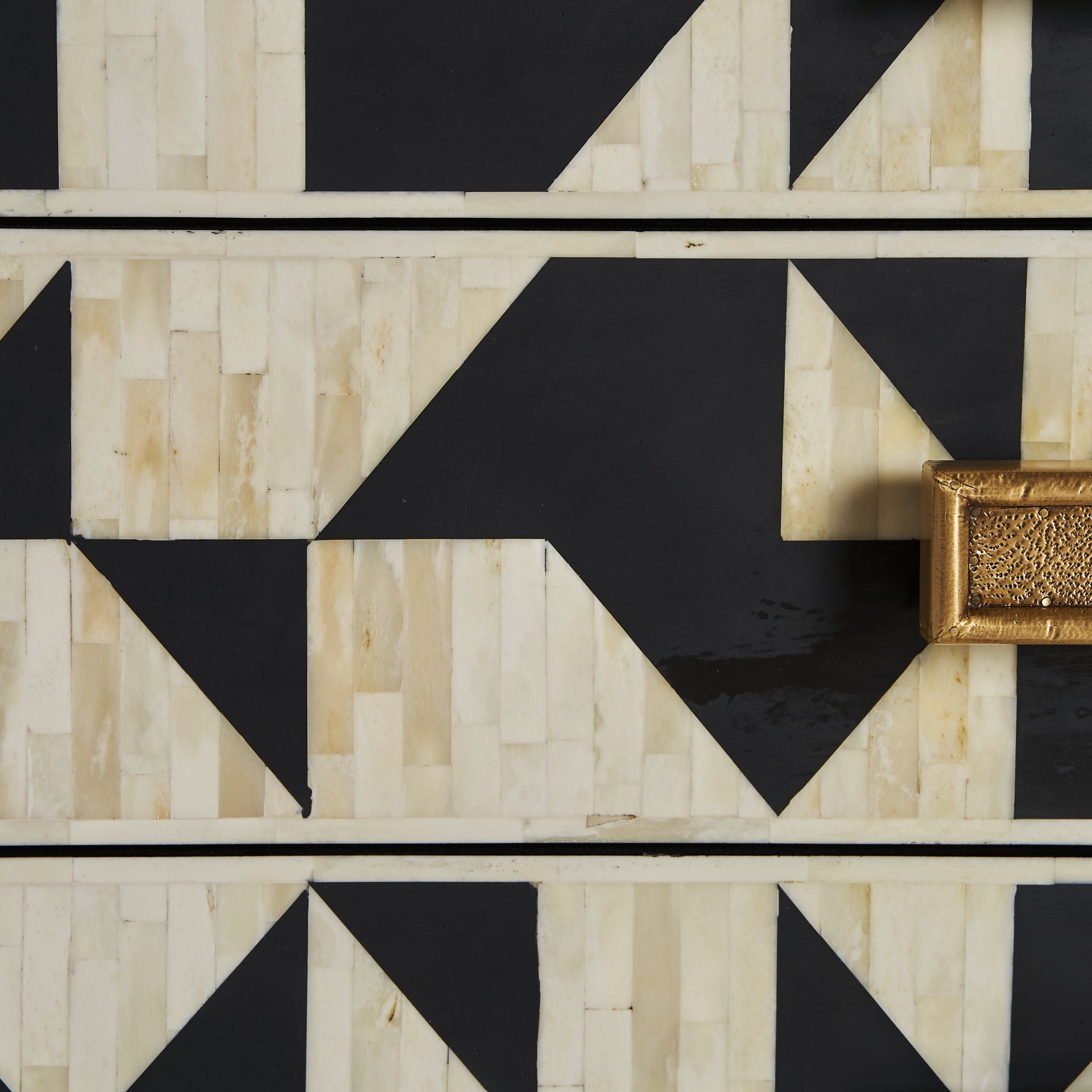 SENJ CHEST OF DRAWERS