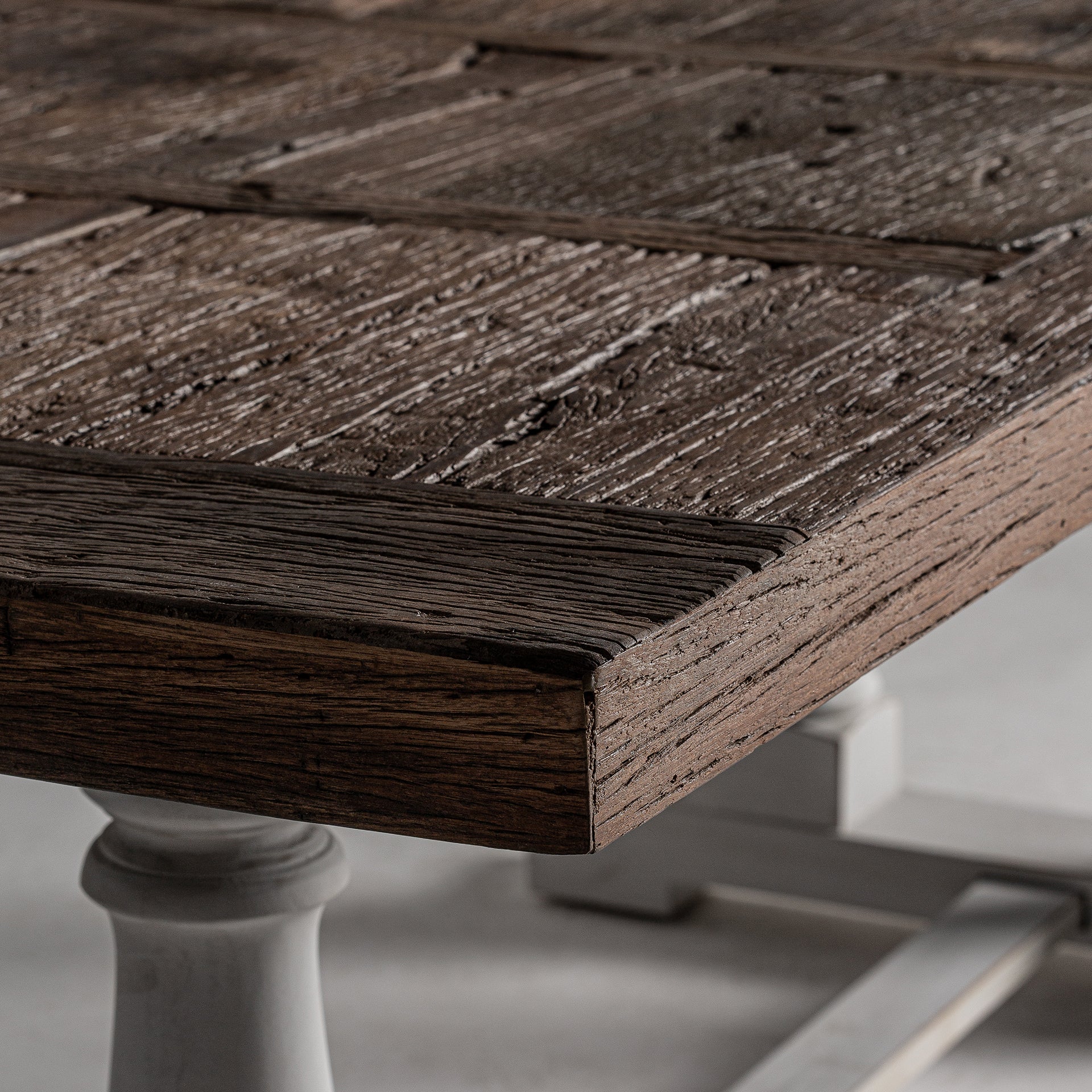 CIRELLA DINING TABLE