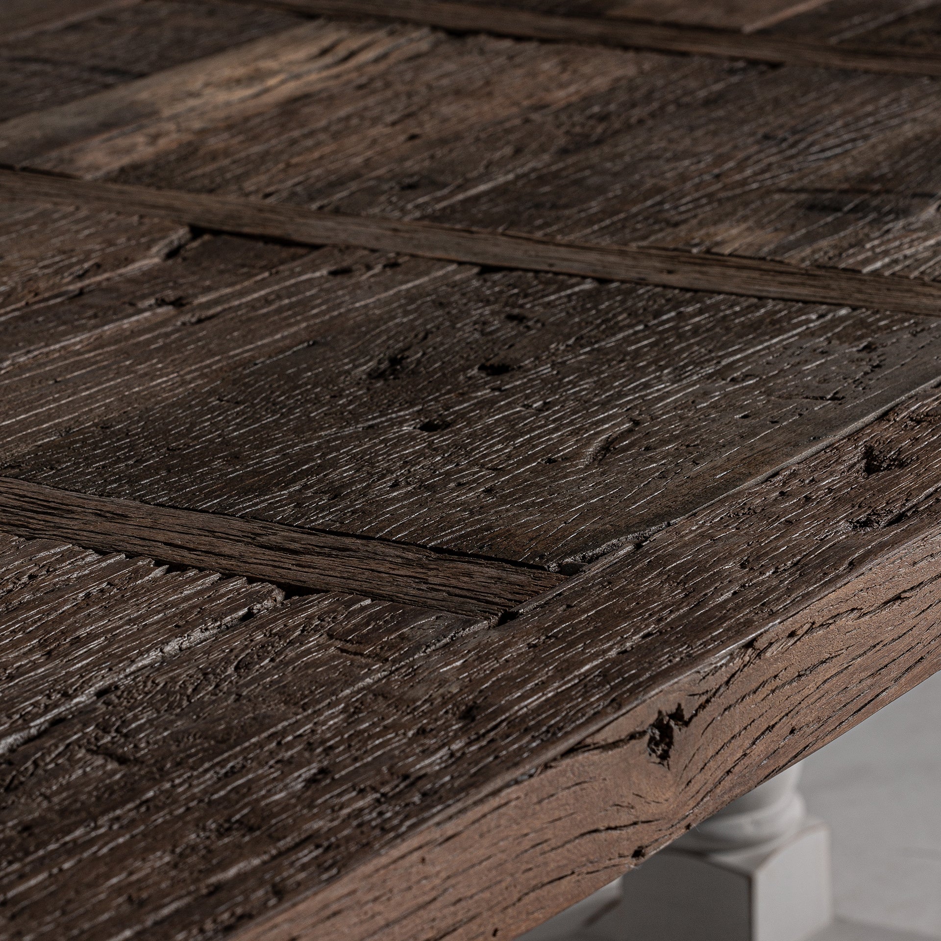 CIRELLA DINING TABLE