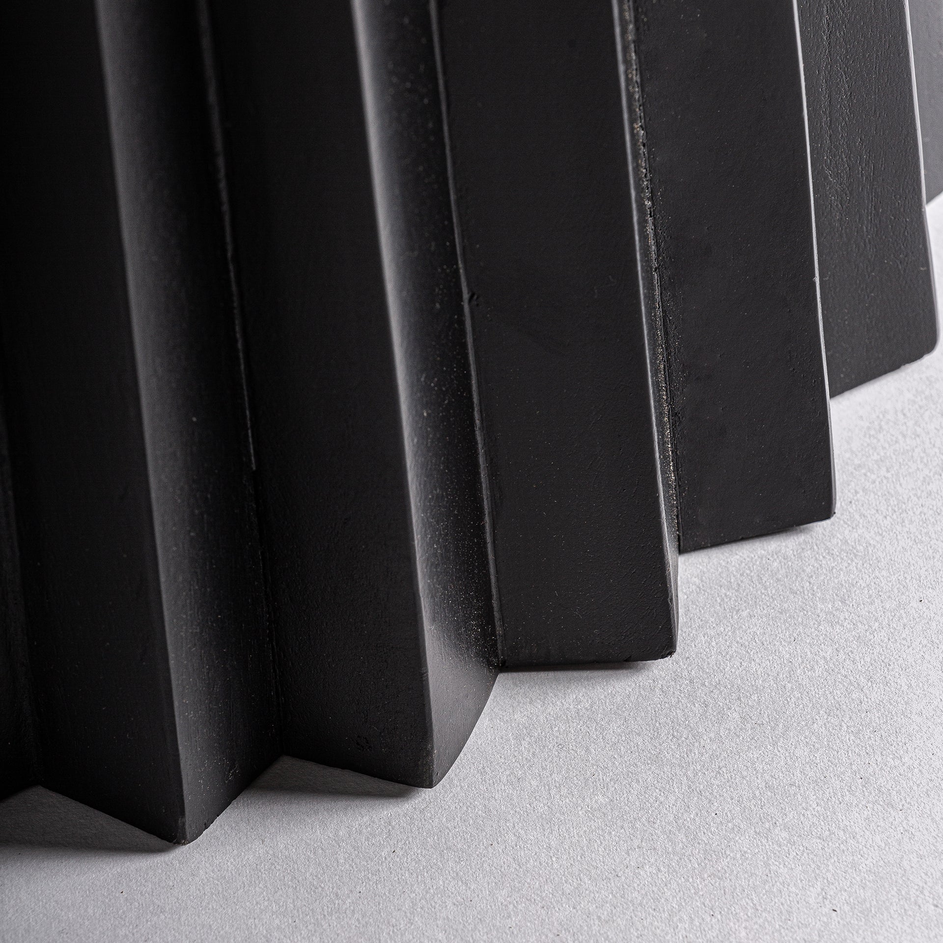 PLISSÉ WOOD BAR TABLE