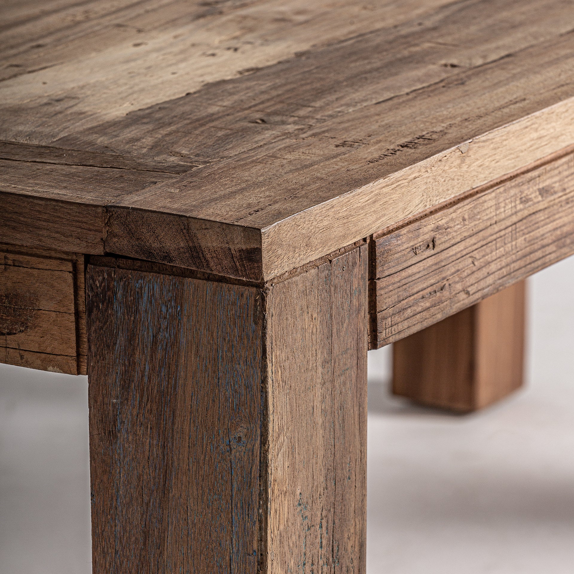 BACKLYN DINING TABLE