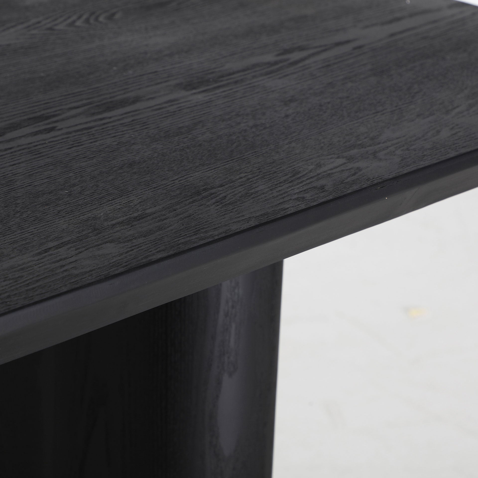 ROGNES DINING TABLE