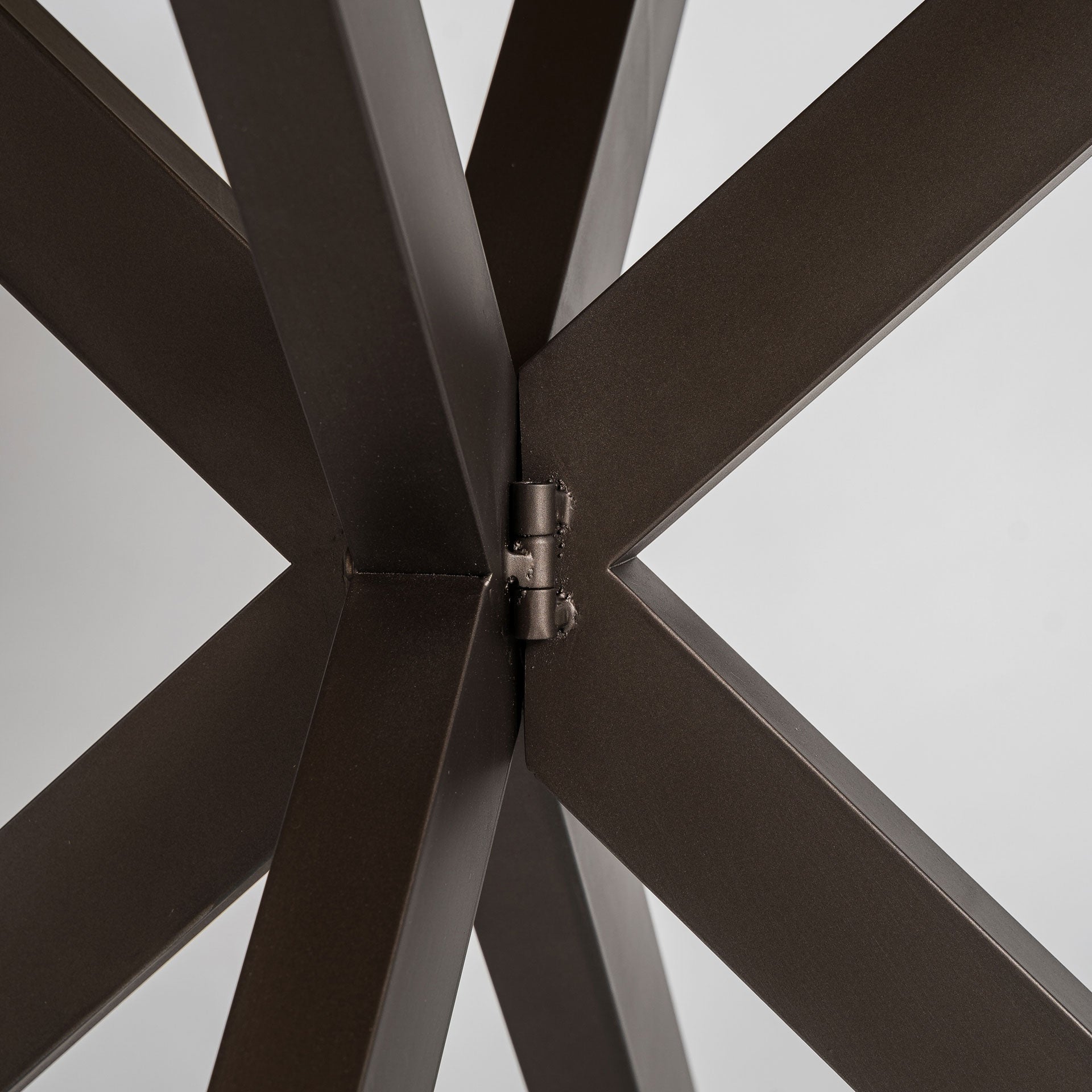 LUCENS DINING TABLE