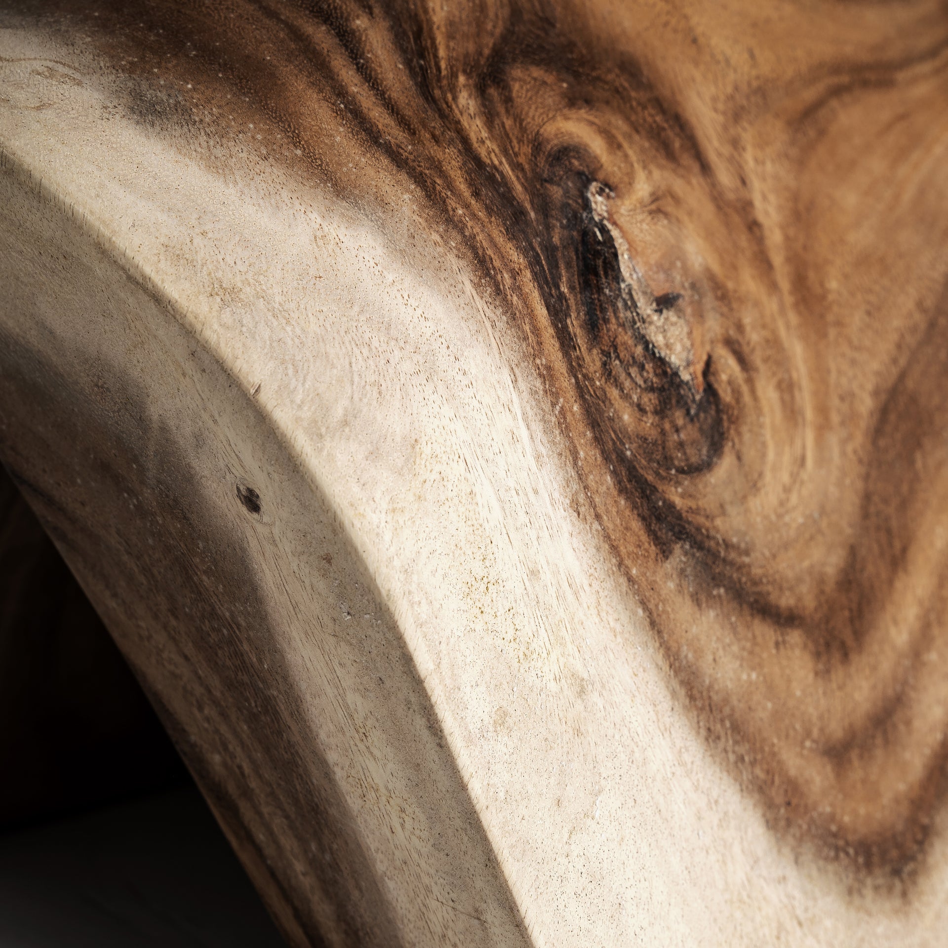 TOTEM DECORATIVE FIGURE