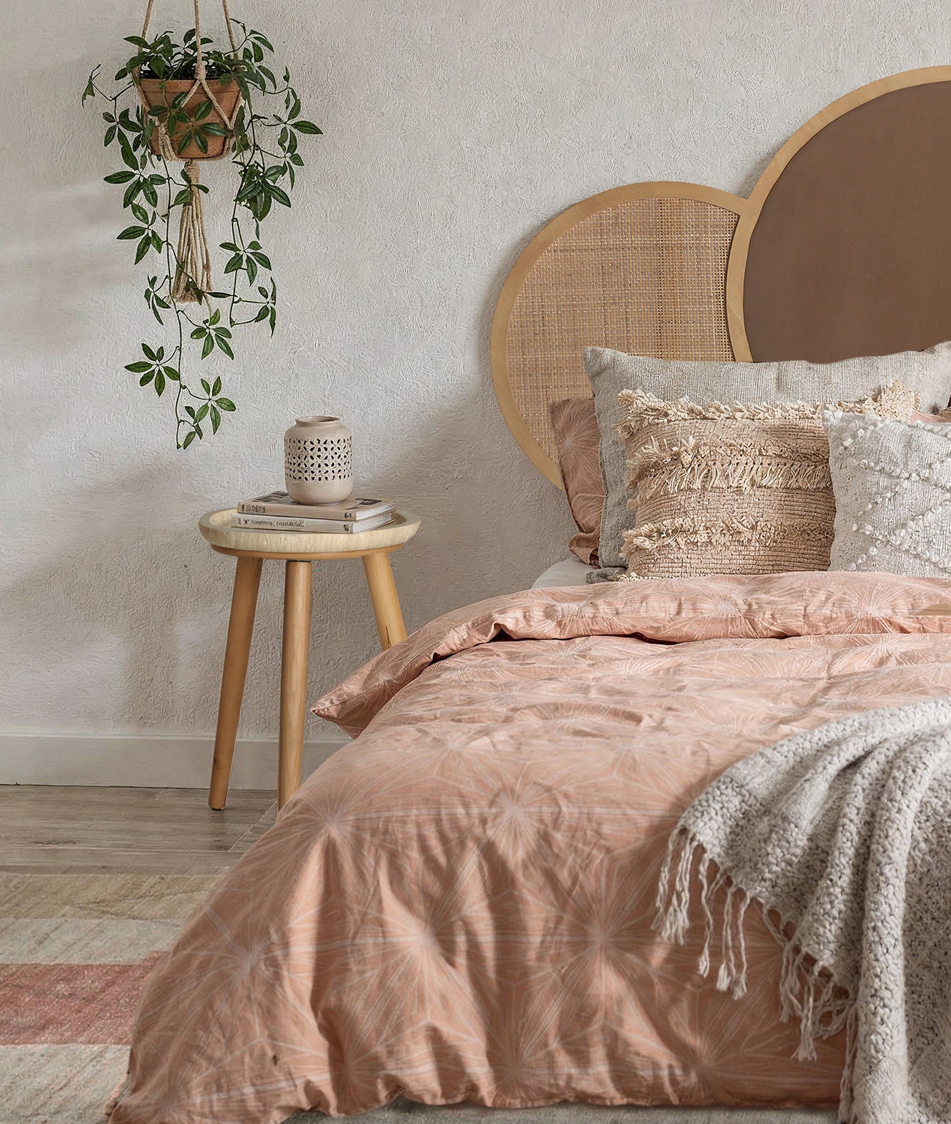 VIDEIX SIDE TABLE
