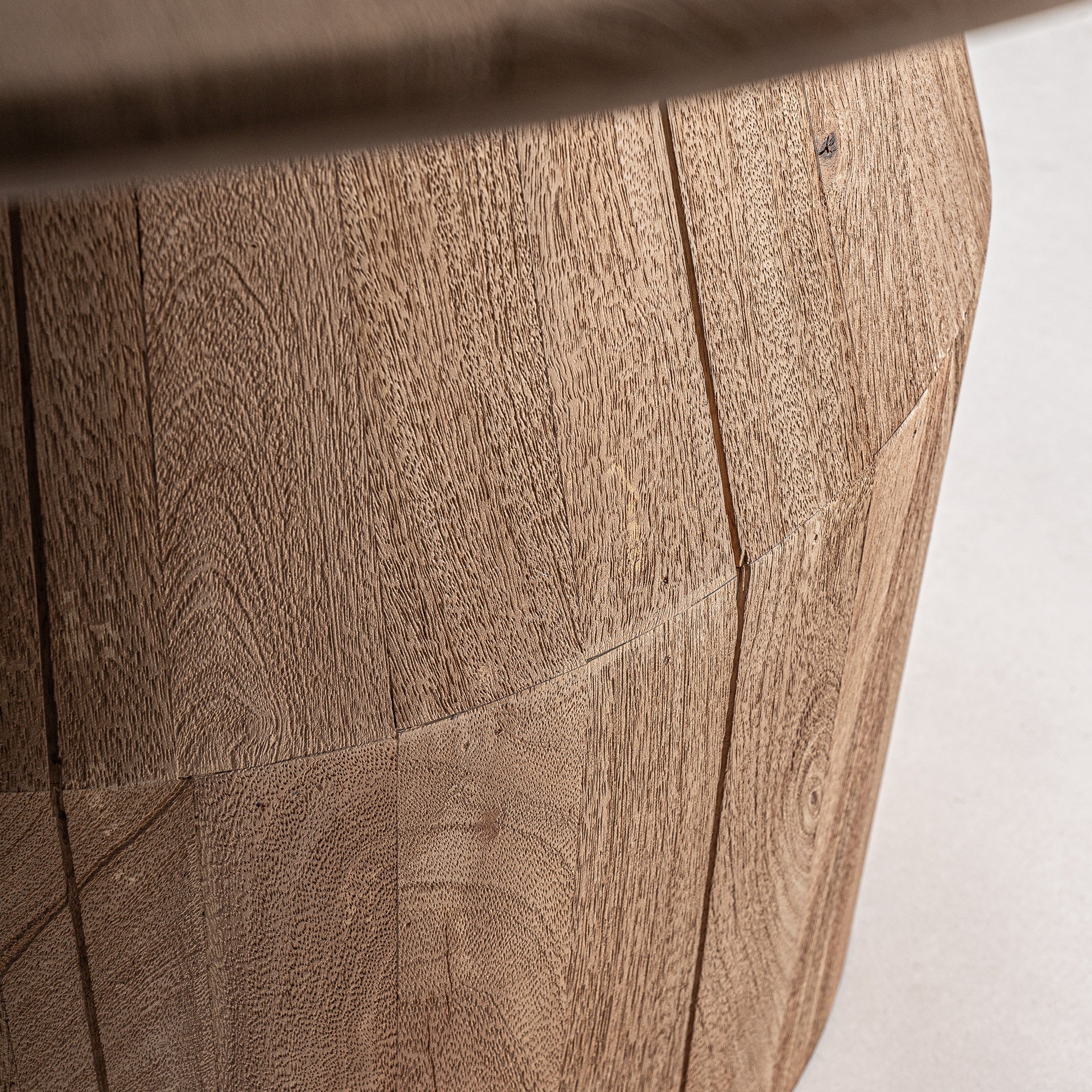 JACQUARD DINING TABLE