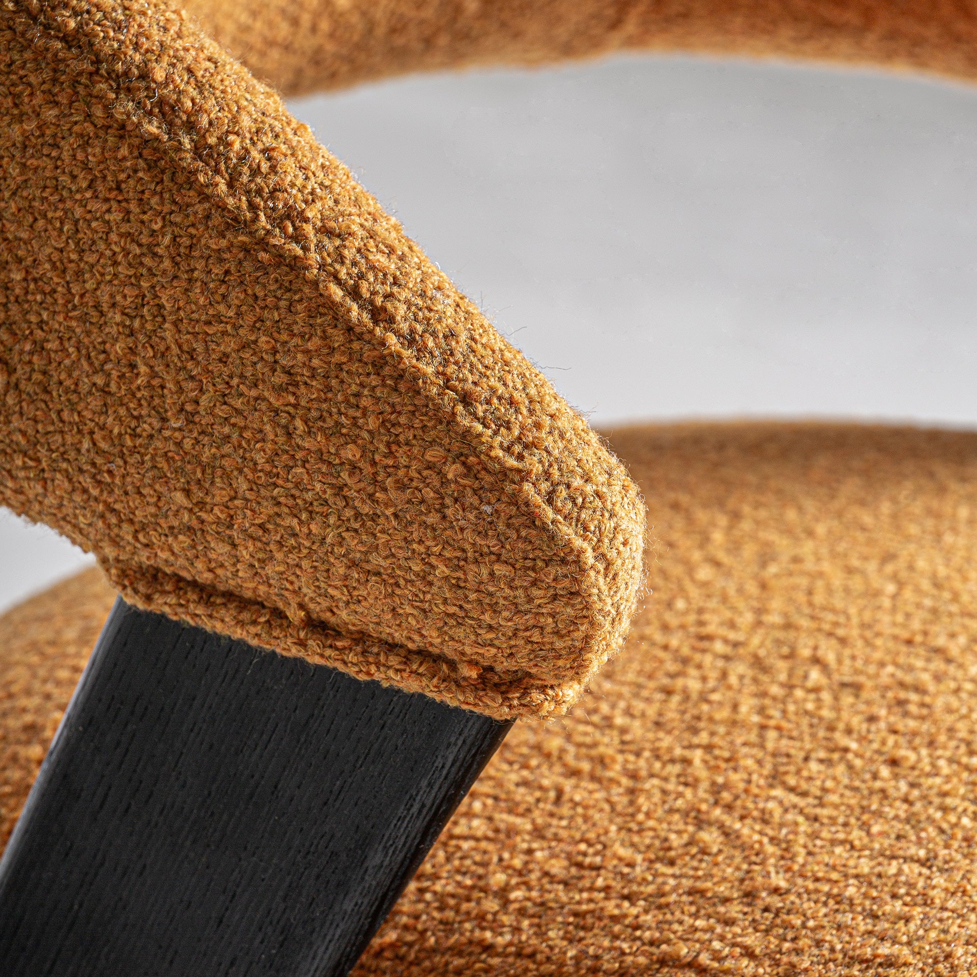 VENEY CHAIR
