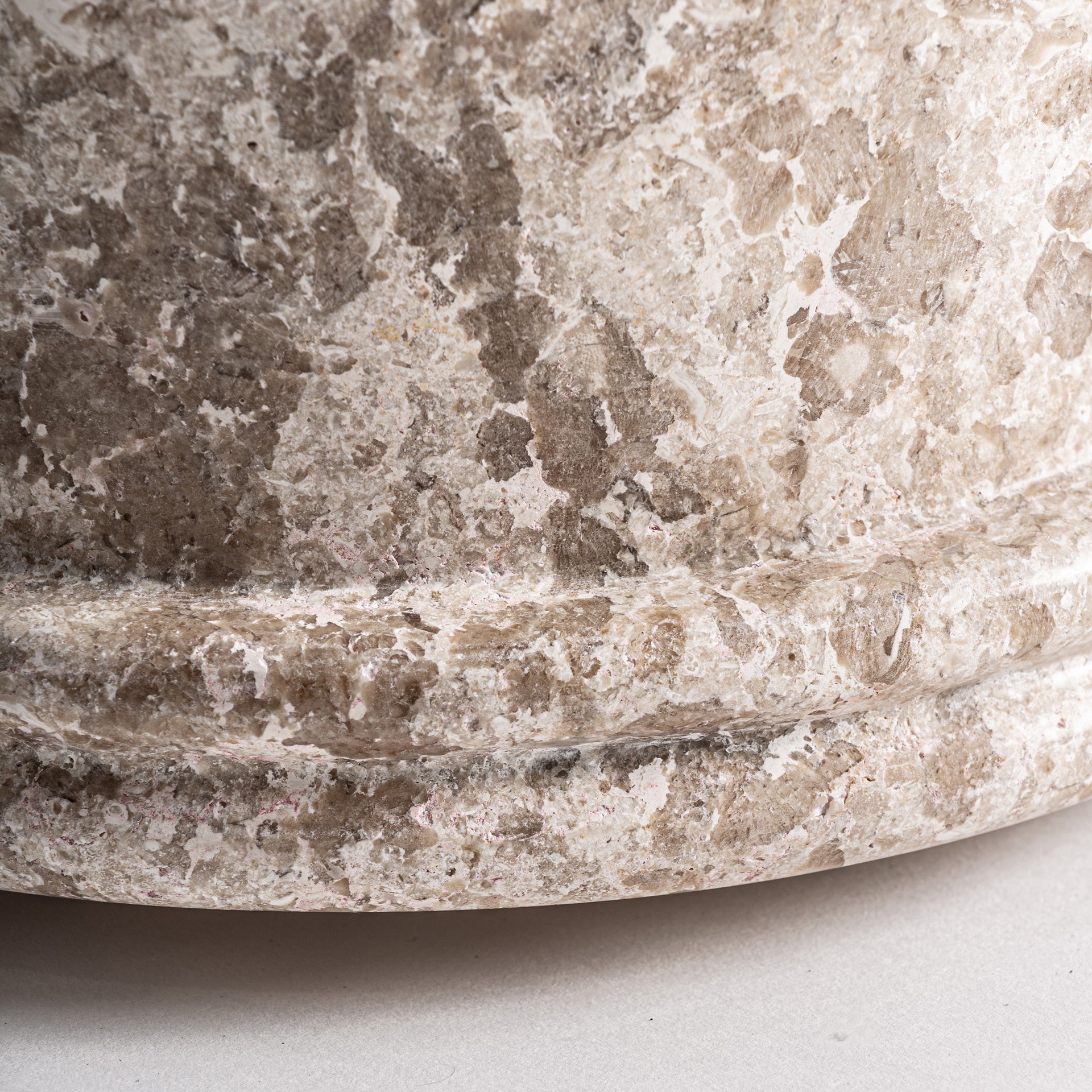 Trava Marble Centerpiece – Contemporary Beige Stone Décor