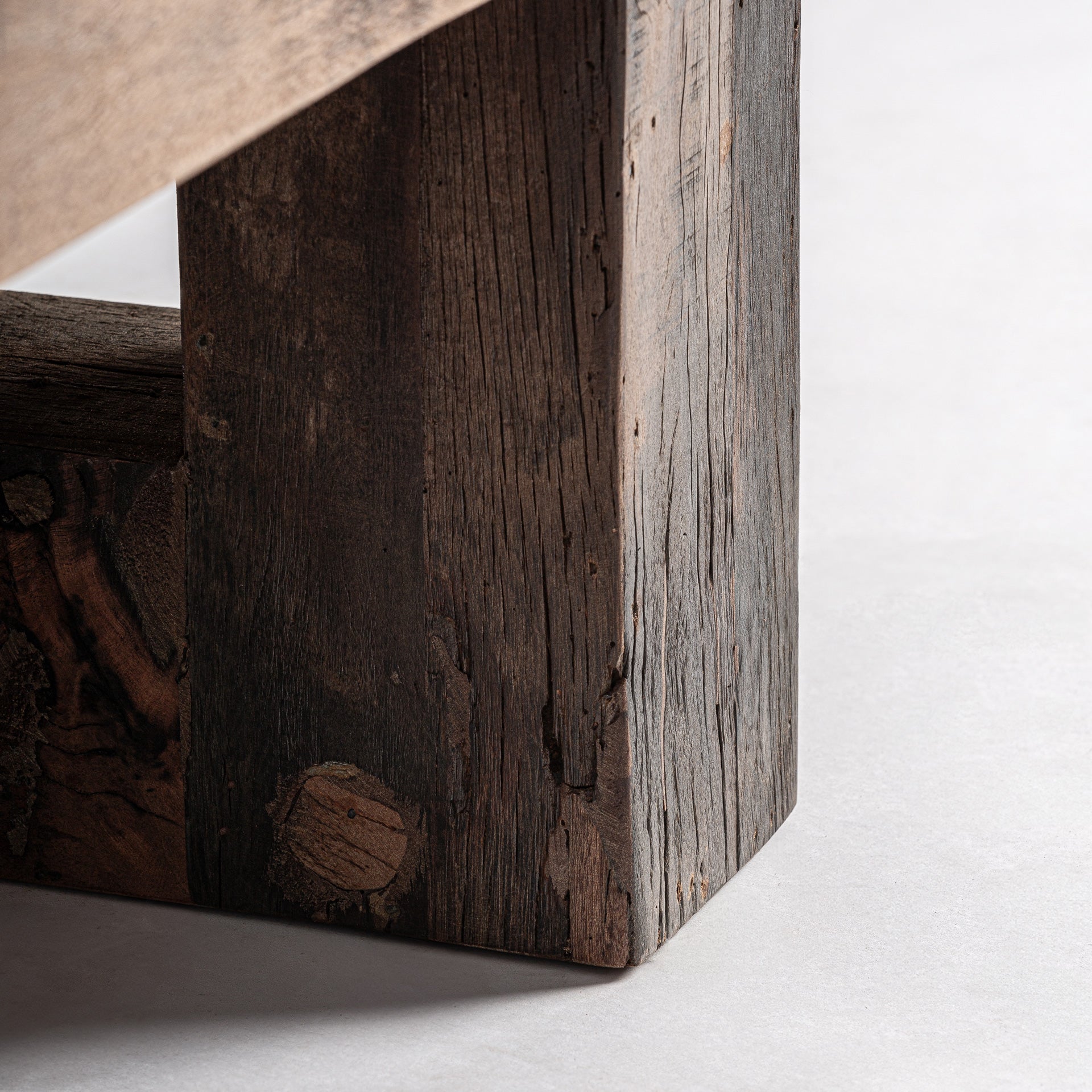 Reclaimed Wood Coffee Table - Classic Brown Losse Design