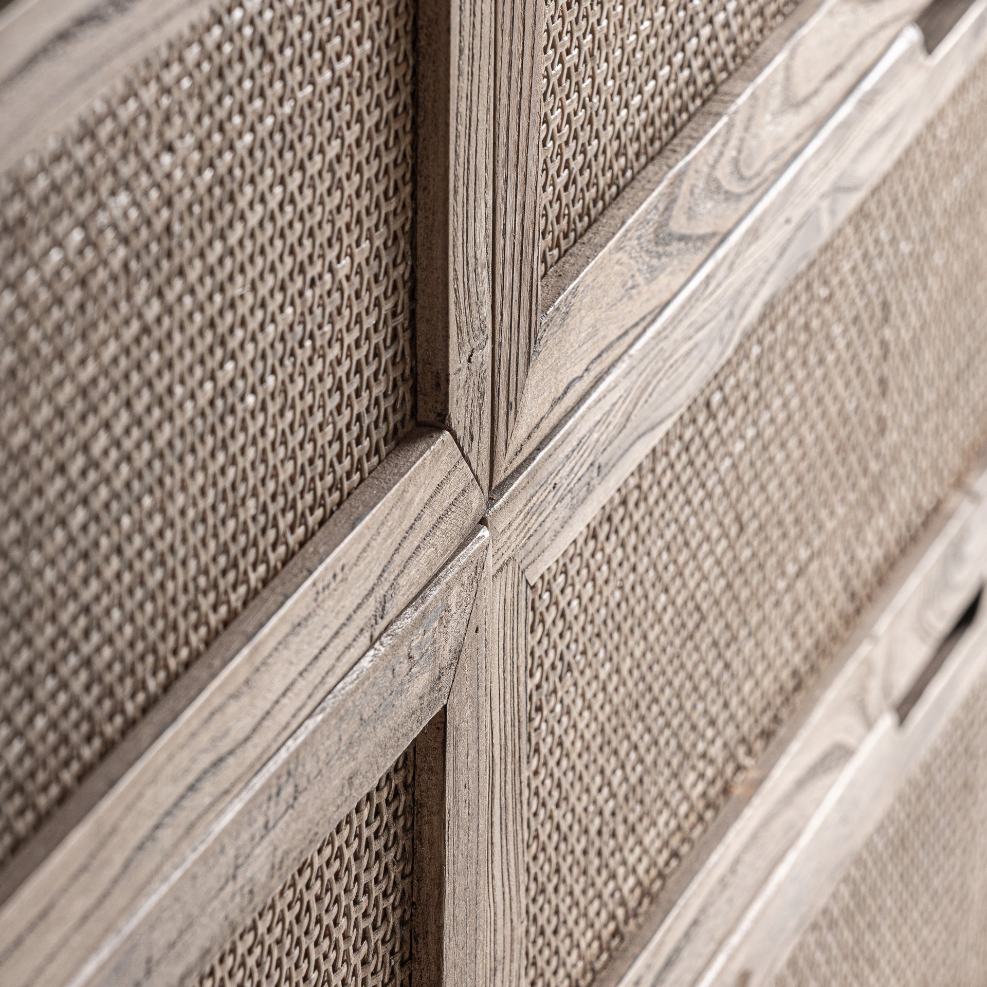 BYREMO CHEST OF DRAWERS