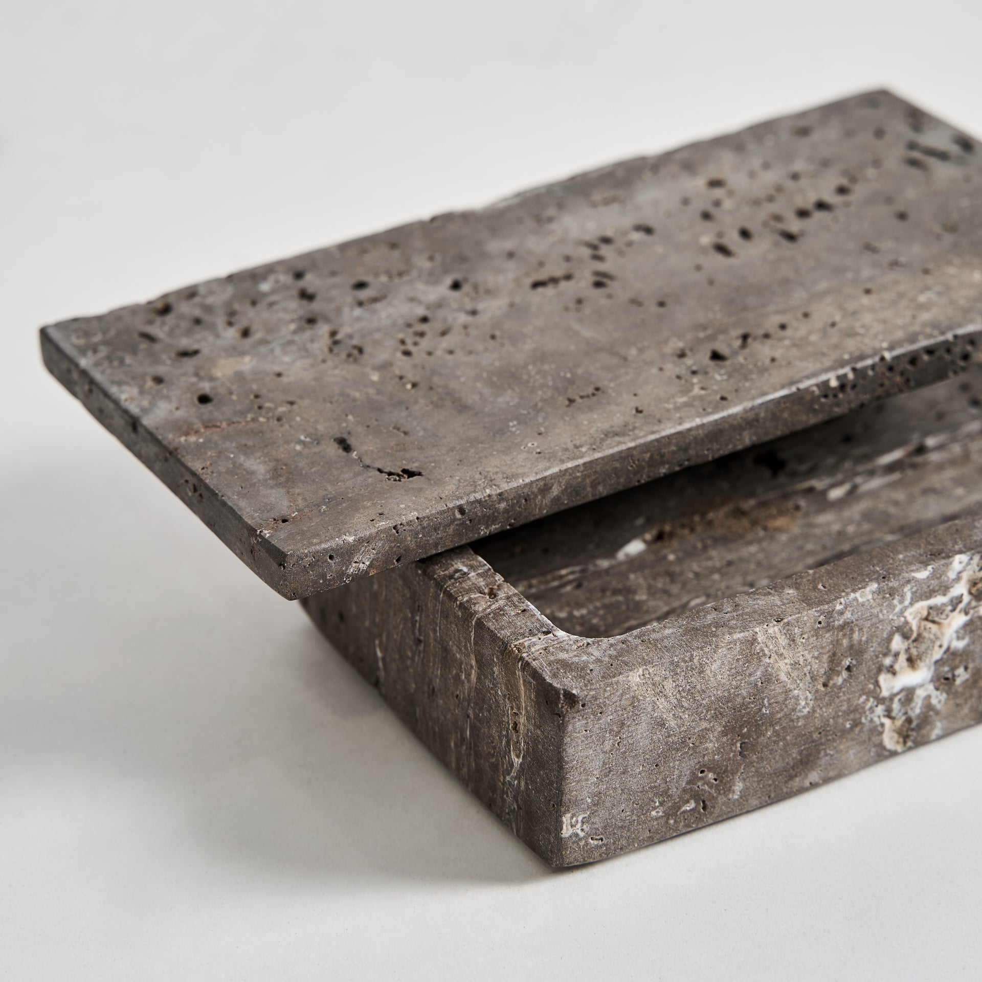 AVRIG BOX