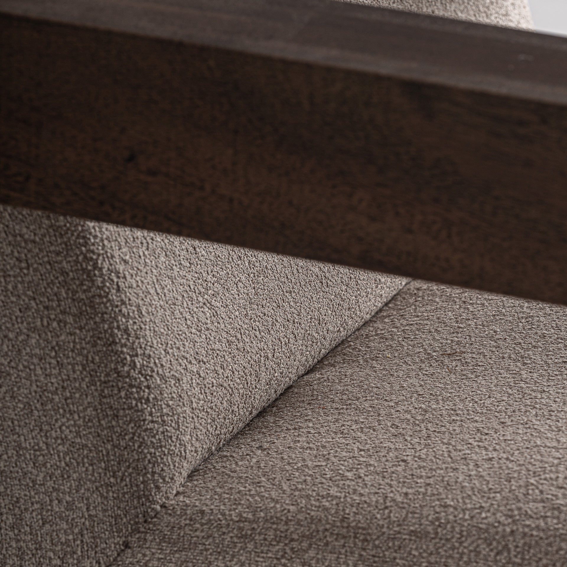 VIRAZEIL ARMCHAIR
