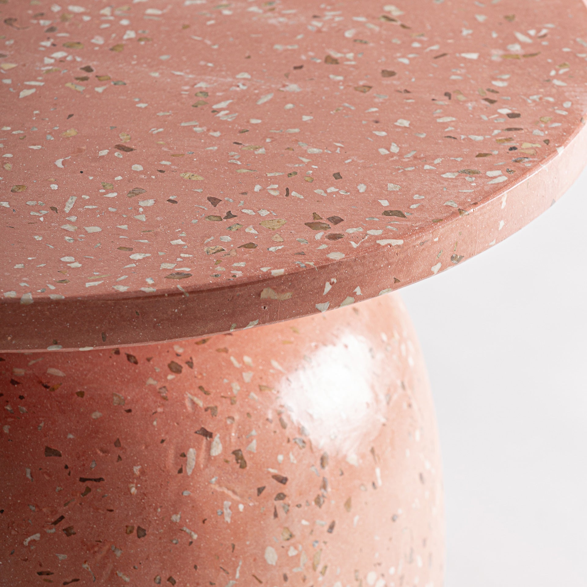 GUPPY SIDE TABLE