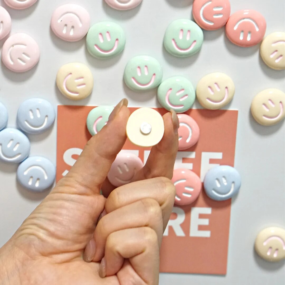 SkandiShop Smiley Refrigerator Magnets